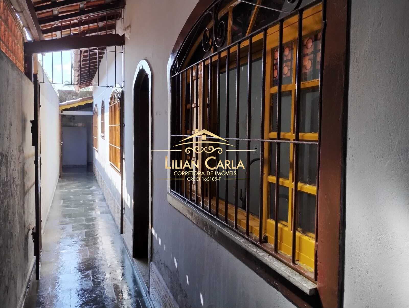 Casa à venda na Praia de Mongaguá com 2 dorm, 1 suíte por R$ 285 mil
