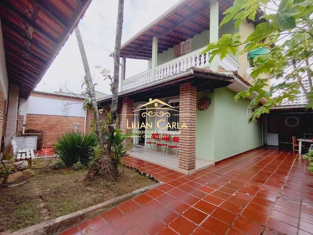 Lindo Sobrado à venda LADO PRAIA com 3 dorm, 3 suítes 2 vagas de garagem por R$ 499 mil!