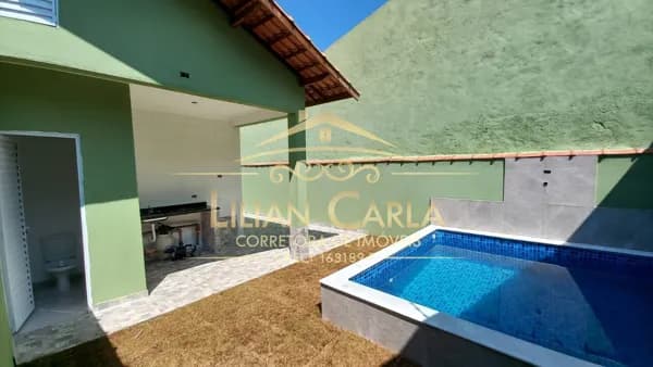 Casa NOVA à venda em Itanhaém com 2 dorm, 1 suíte e piscina por APENAS R$ 339.900 mil!!!