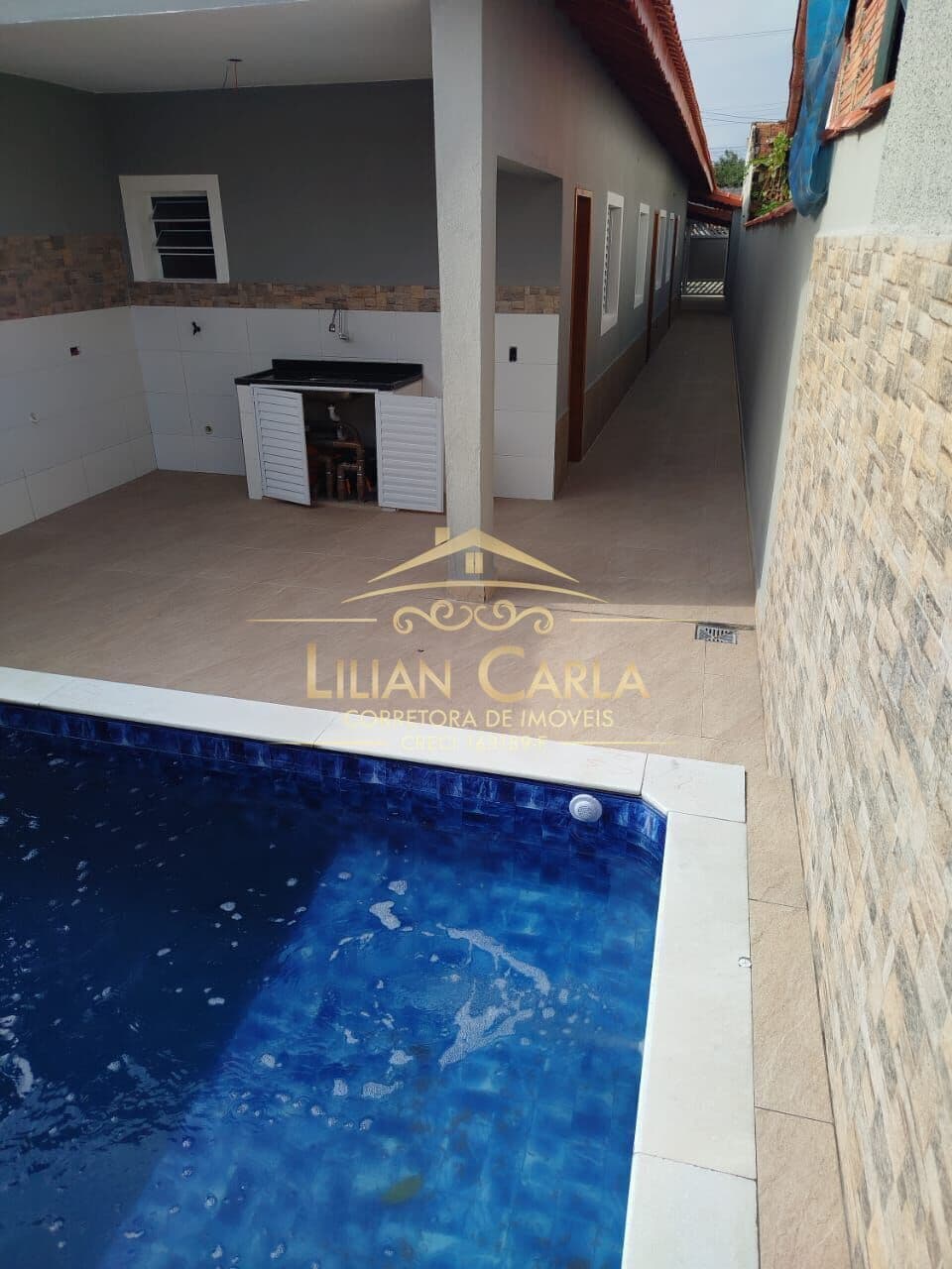 Casa NOVA à venda em Mongaguá com 3 dorm, 1 suíte e PISCINA por R$ 410 mil