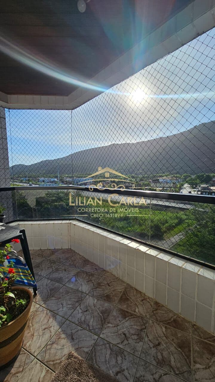 Apartamento à venda em Praia Grande com 2 dorm, 1 suíte e varanda por R$ 370 mil