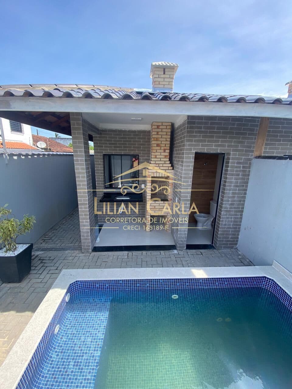 Casa à venda em Itanhaém com 3 dorm, 1 suíte e piscina por R$ 440 mil