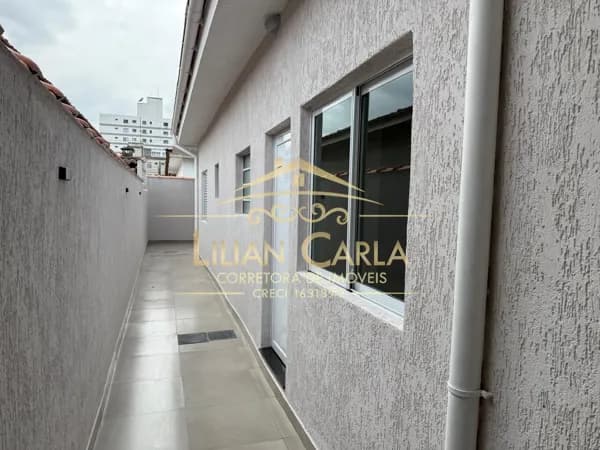Casa à venda em Praia Grande com 2 dorm, 1 suíte e 2 vagas por R$ 550 mil
