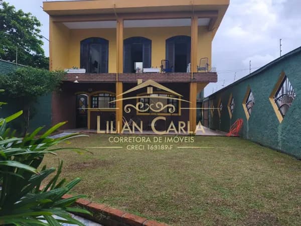 Sobrado frente mar à venda em Mongaguá com 3 dorm, 1 suíte por R$ 699 mil!