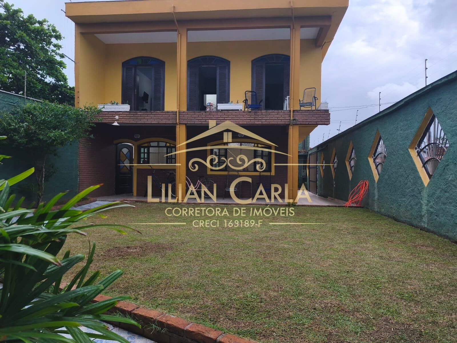 Sobrado frente mar à venda em Mongaguá com 3 dorm, 1 suíte por R$ 699 mil!