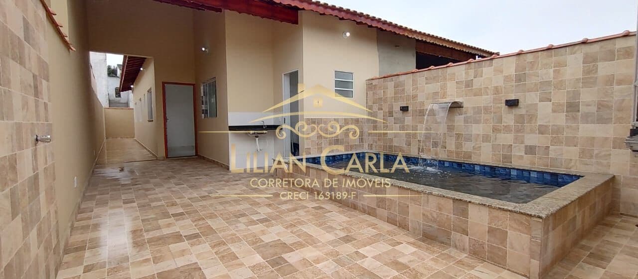 Casa à venda na Praia de Itanhaém com 2 dorm, 1 suíte e PISCINA por R$ 350 mil