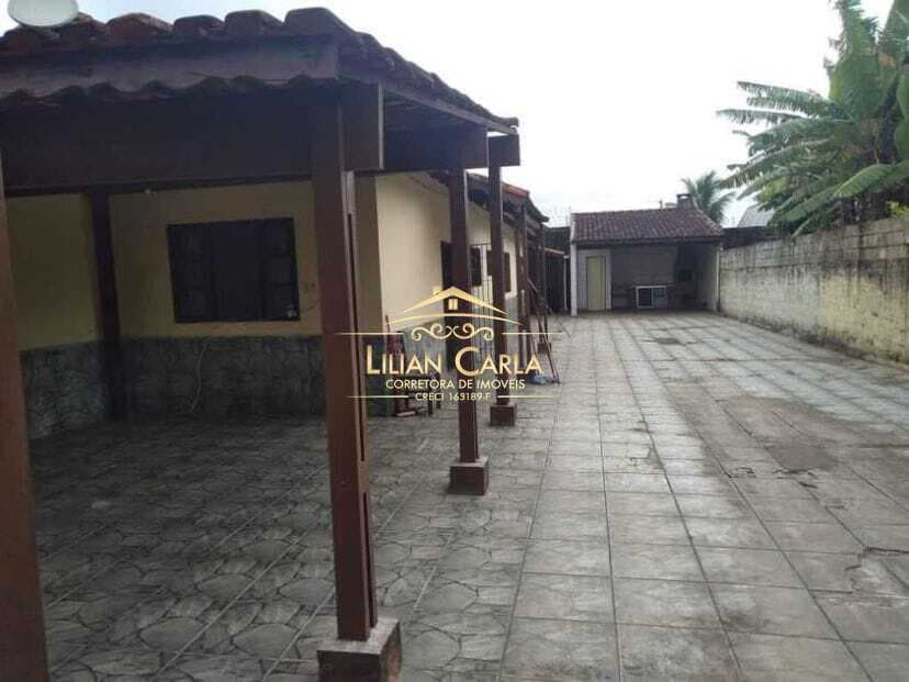 Casa à venda em Mongaguá com 2 dorm, 1 suíte e 10 vagas de garagem por R$ 320 mil!