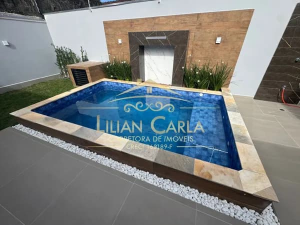 Casa à venda na Praia de Mongaguá com 3 dorm, 1 suíte e PISCINA por R$ 529 mil!