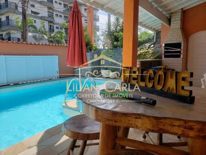 Casa para alugar na Praia de Peruíbe com 8 dorm, 6 suítes, PISCINA, edicula por R$ 800 mil
