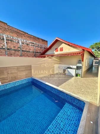 Casa à venda na Praia de Mongaguá com 2 dorm, 1 suíte e PISCINA por R$ 364.900 mil