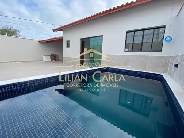 Casa à venda na Praia de Mongaguá com 3 dorm, 1 suíte e PISCINA por R$ 490 mil!