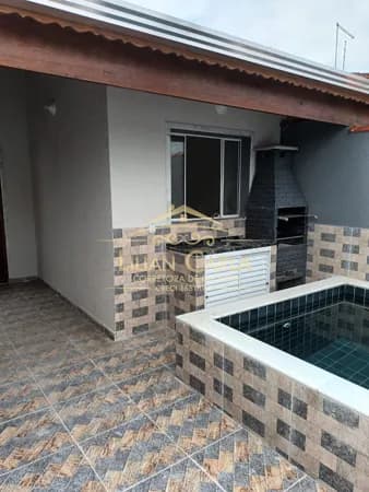 Casa à venda em Itanhaém com 2 dorm, 1 suíte e PISCINA por R$ 320 mil