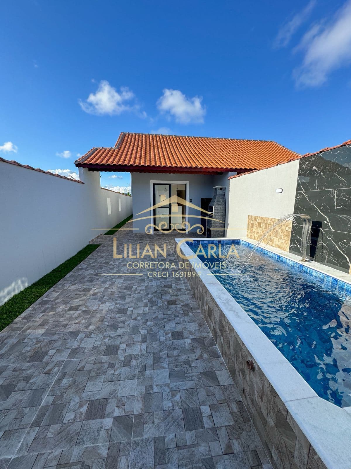 Casa à venda em Itanhaém com 2 dorm, 1 suíte e PISCINA por R$ 449.900 mil!