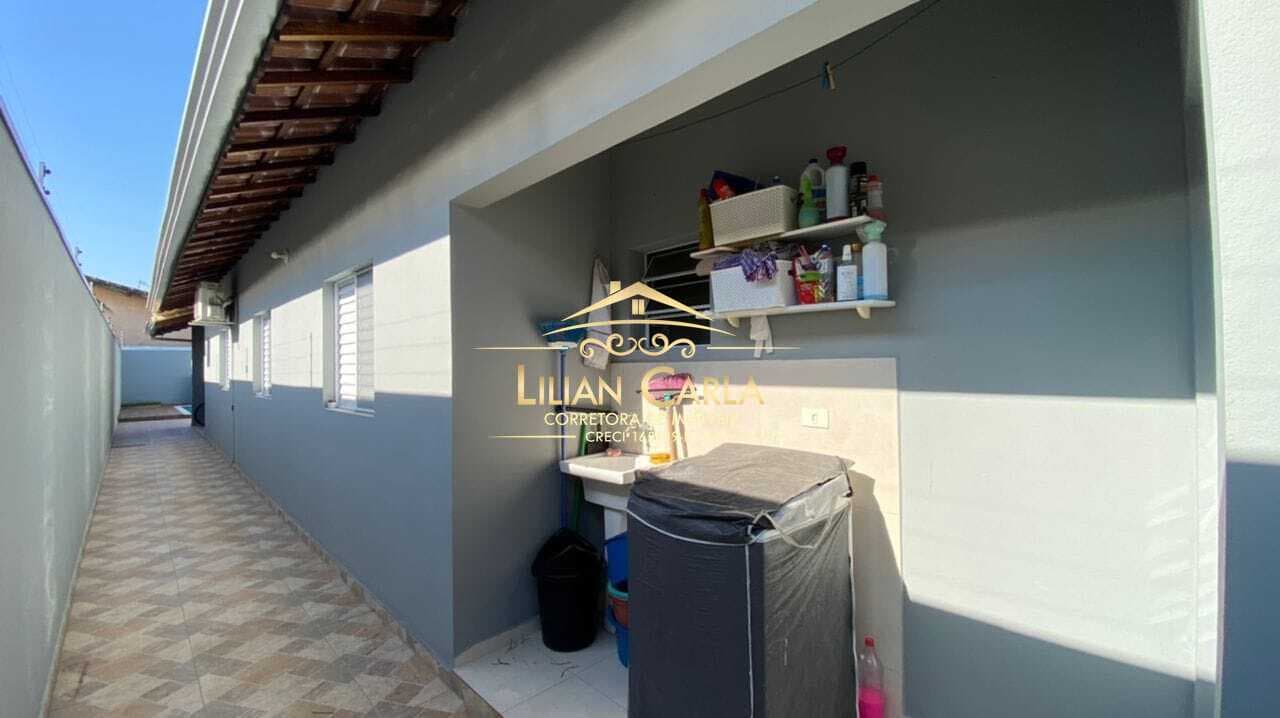 Casa à venda na Praia de Mongaguá com 3 dorm e PISCINA por R$ 440 mil!