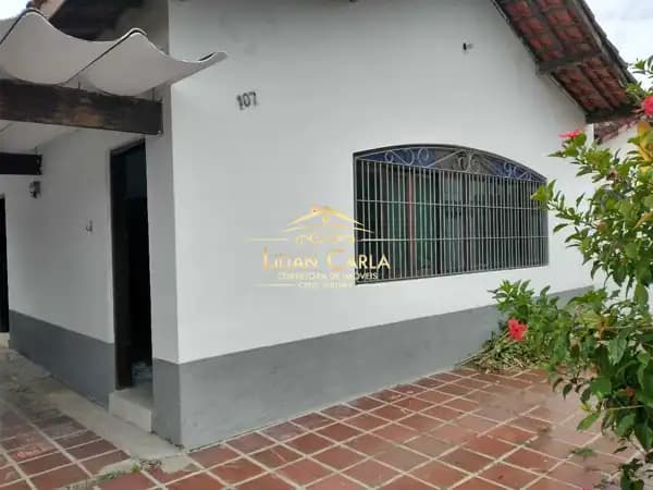 Casa à venda com 3 dorm, 1 suíte, garagem para 6 carros por R$ 380 mil