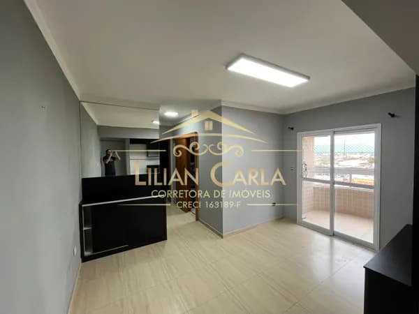 Apartamento à venda em Praia Grande com 2 dorm, 1 suíte por R$ 435 mil!