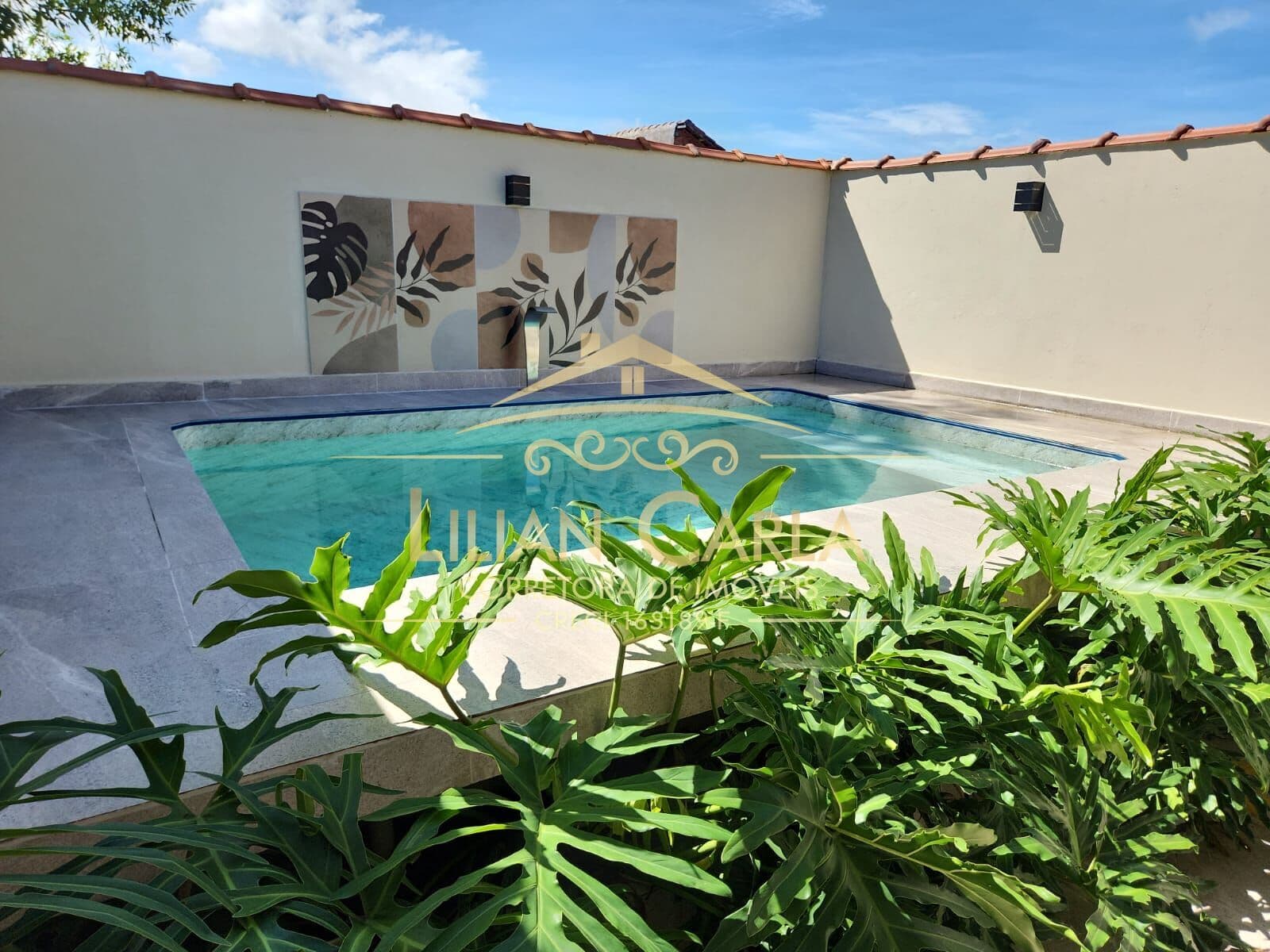 Casa à venda em Mongagua com 2 dorm, 1 suíte e Piscina por R$ 390 mil