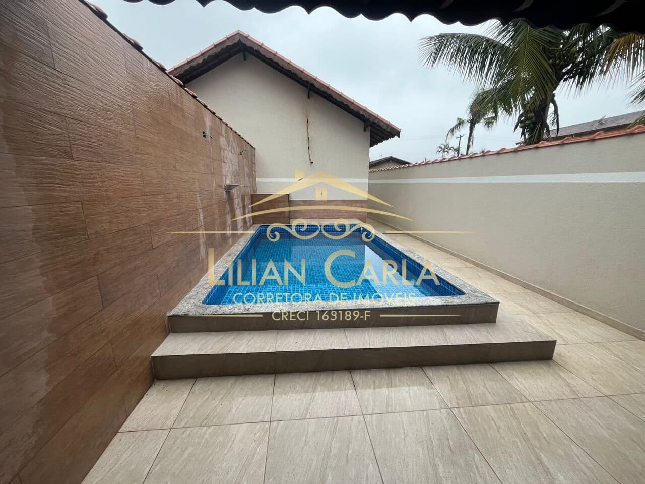 Casa à venda em Mongaguá com 3 dorm, 1 suíte e PISCINA por apenas R$ 449 mil