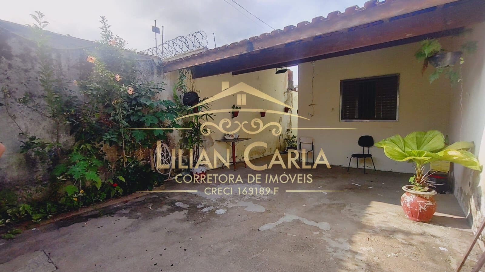 Casa à venda em Mongaguá com 3 dorm, 1 suíte, 2 vagas de garagem por R$ 300 mil!
