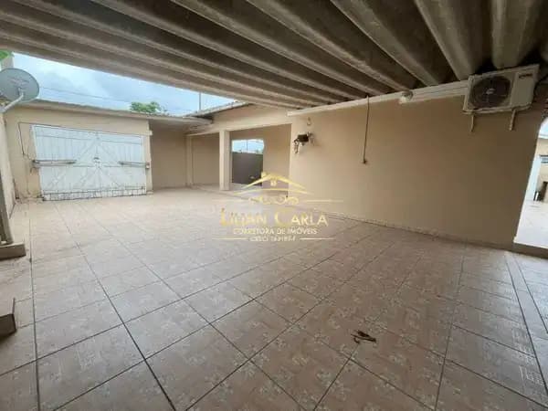 Casa à venda em Itanhaém lado praia com 4 dorm, 1 suíte, quintal amplo por R$ 480 mil