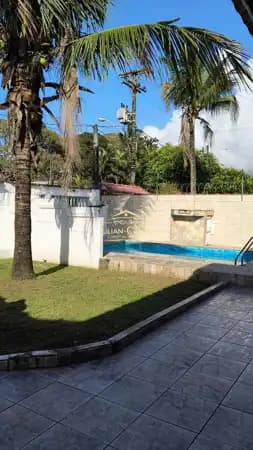 Casa à venda em Itanhaém com 2 dorm, 1 suite, PISCINA e PRÓXIMO AO MAR por R$ 430 mil!