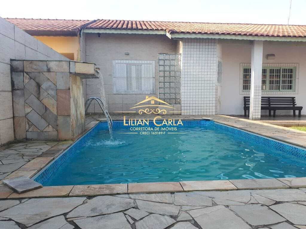 Casa à venda em Itanhaém com 2 dorm, 1 suite, PISCINA e PRÓXIMO AO MAR por R$ 430 mil!