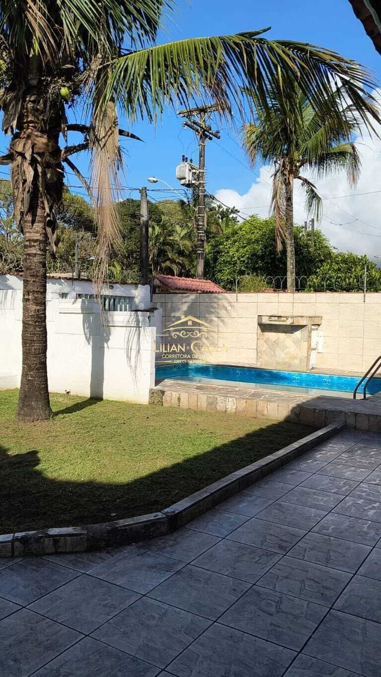 Casa à venda em Itanhaém com 2 dorm, 1 suite, PISCINA e PRÓXIMO AO MAR por R$ 430 mil!