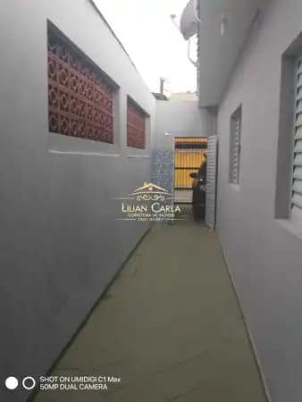 Casa à venda em Mongagua - Centro com 2 dorm, 2 banheiros e 2 vagas por R$ 400 mil