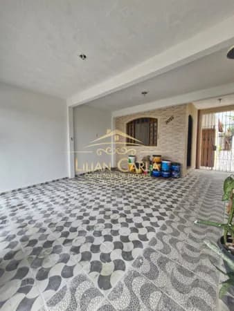 Casa à venda em Mongaguá lado praia com 2 dorm e um belo terraço por R$ 330 mil