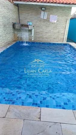 Casa à venda na Praia de Mongaguá com 2 dorm, 1 suíte e PISCINA por R$ 390 mil!