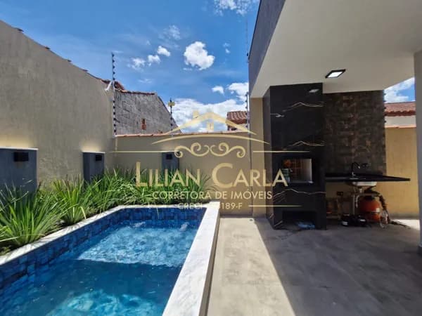Casa à venda em Itanhaém LADO PRAIA com 2 dorm, 1 suíte e PISCINA + Hidro por R$ 429 mil!