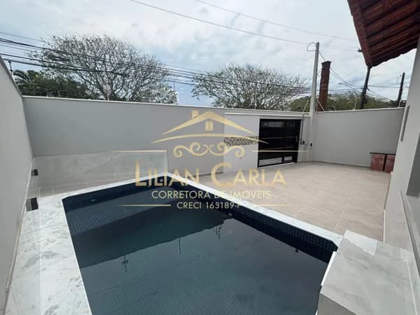 Casa à venda na Praia de Itanhaém com 2 dorm, 1 suíte e PISCINA por R$ 439.900 mil!