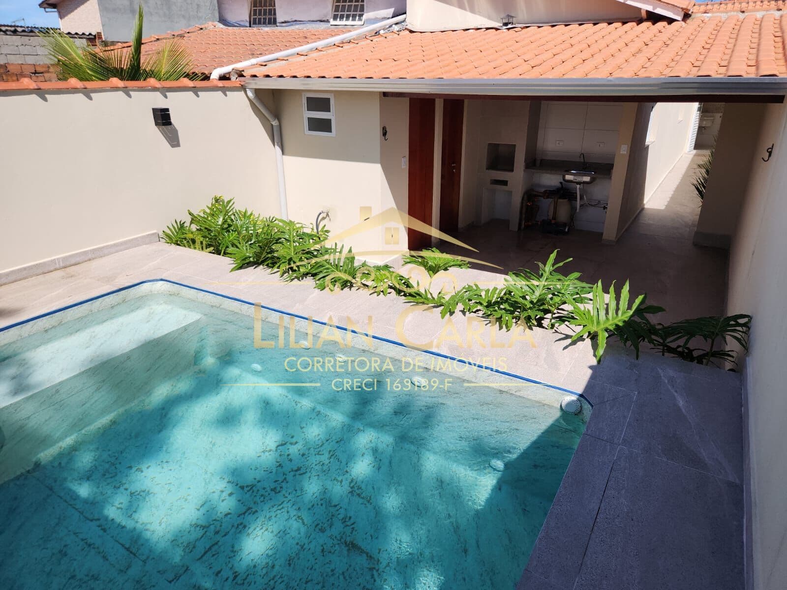 Casa para locação em Mongagua com 2 dorm, 1 suíte e Piscina por R$ 2.800!