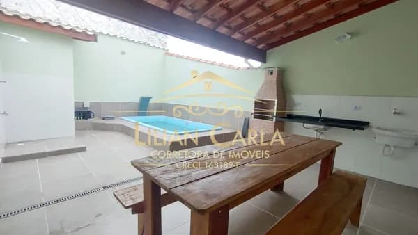 Casa à venda em Mongaguá com 3 dorm, 2 suítes e PISCINA por R$ 479 mil!