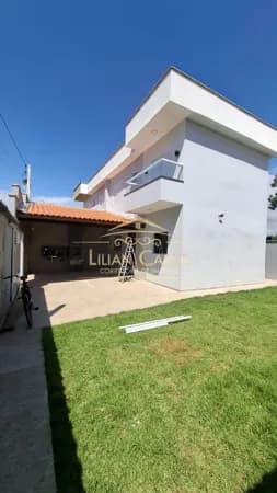 Sobrado à venda na Praia de Mongaguá com 2 dorm, 2 suítes amplo quintal por R$ 365 mil!