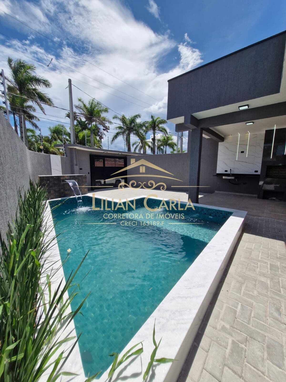 Casa à venda em Itanhaém com 2 dorm, 1 suíte e PISCINA por R$ 489 mil
