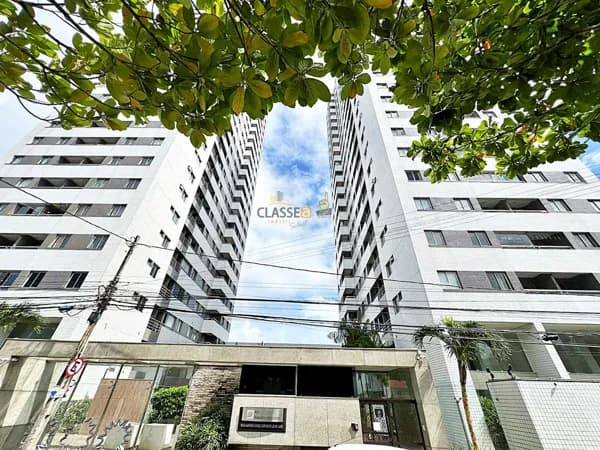 Apartamento com Vista Mar Andar alto em Candeias na Avenida