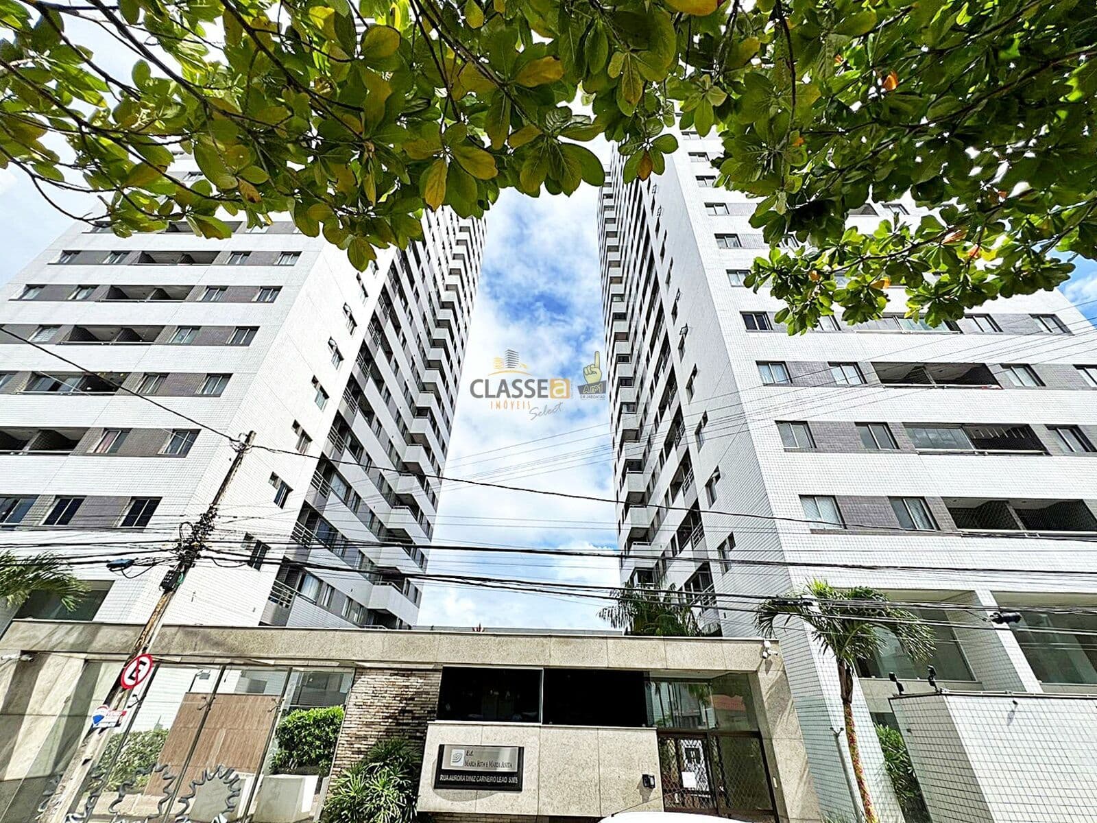Apartamento com Vista Mar Andar alto em Candeias na Avenida