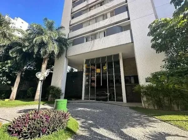 Apartamento Grande na Avenida e com Vista Mar em Piedade