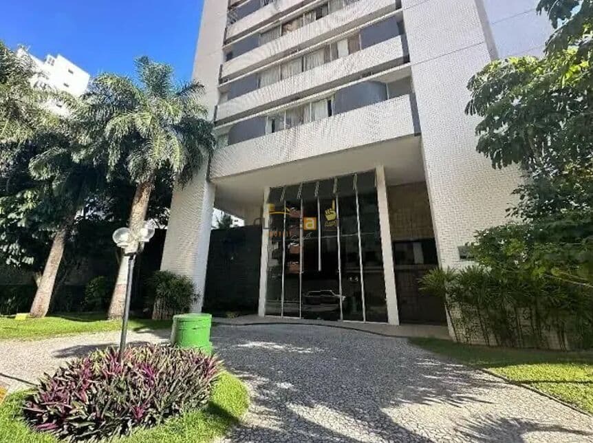 Apartamento Grande na Avenida e com Vista Mar em Piedade
