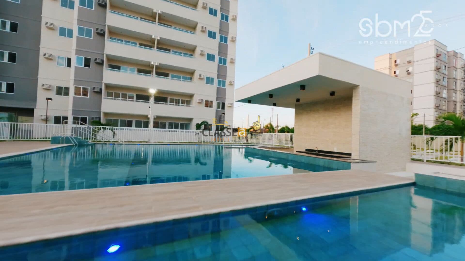 Apartamento 2 Quartos com Varanda Andar Alto em Candeias