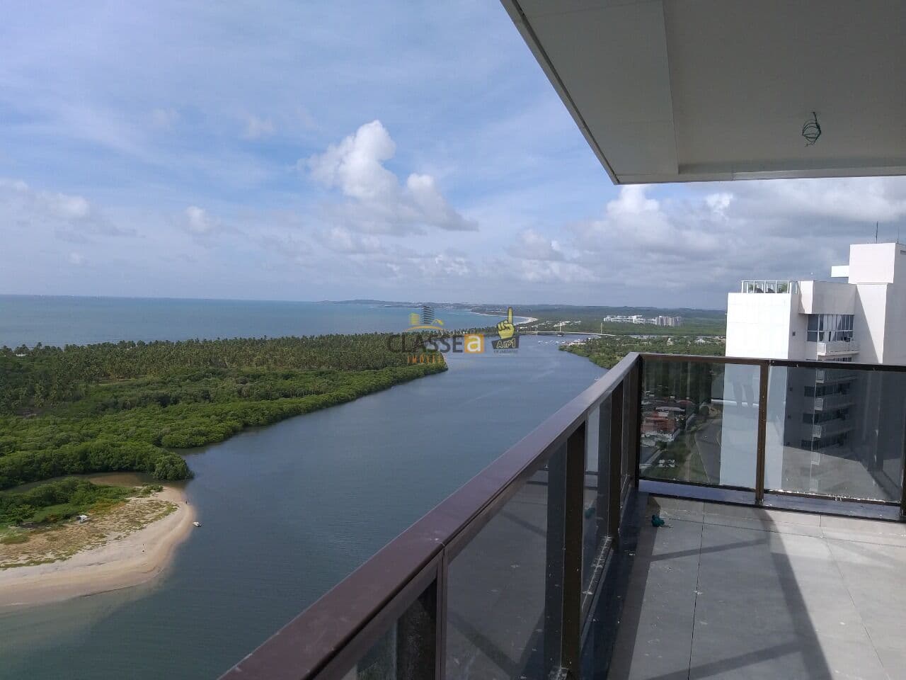 Apartamento 2 quartos beira mar com varanda | Edf Barra Home Stay
