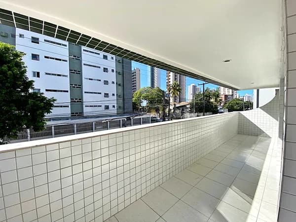 Apartamento Grande com Varanda Enorme 4 Quartos em Candeias | Edf Toscana