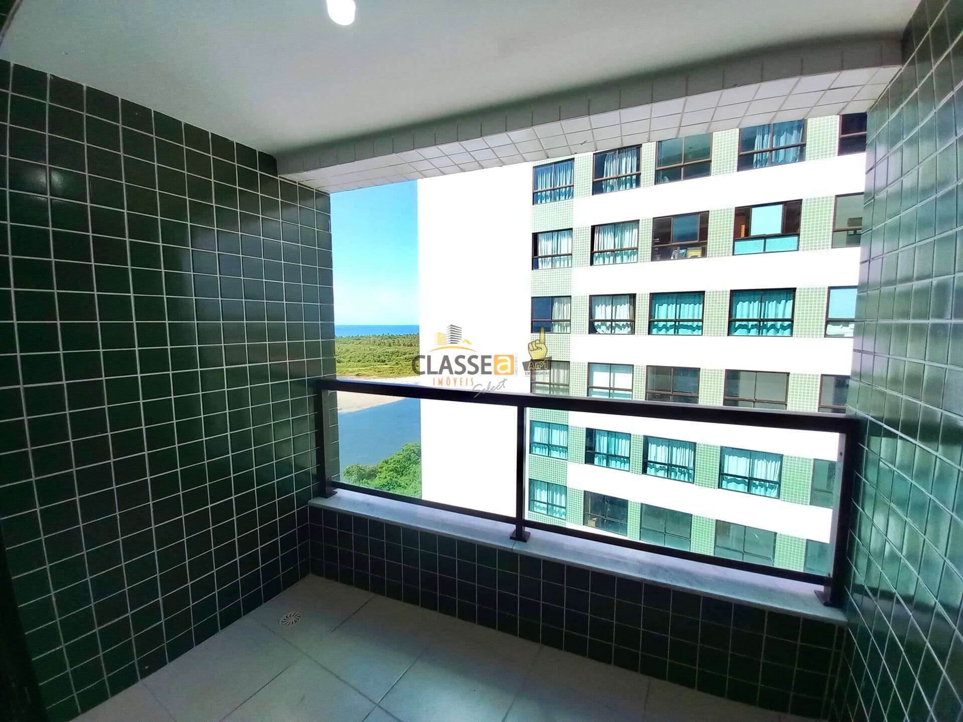 Apartamento Beira Mar 2 Quartos com Varanda em Barra