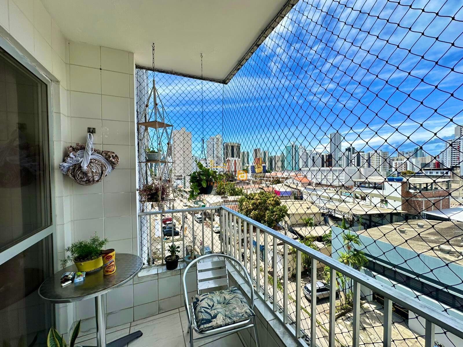 Apartamento Grande 4 Quartos com Varanda em Piedade