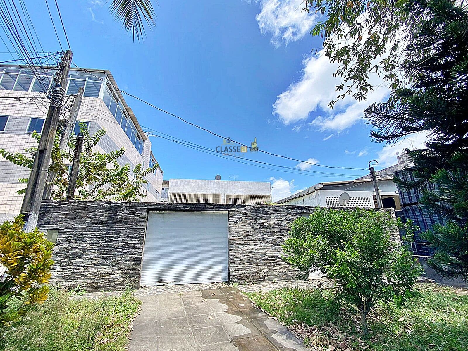 Casa 4 Quartos em Candeias na Av Comercial