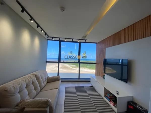 Apartamento 2 Quartos Reformado na Beira Mar
