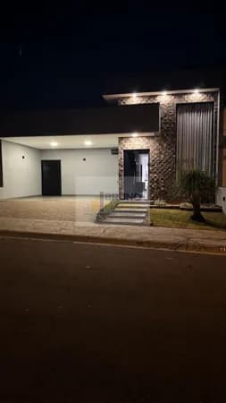 ALUGUE-SE CASA MOBILIADA no Condomínio Cidade Jardim