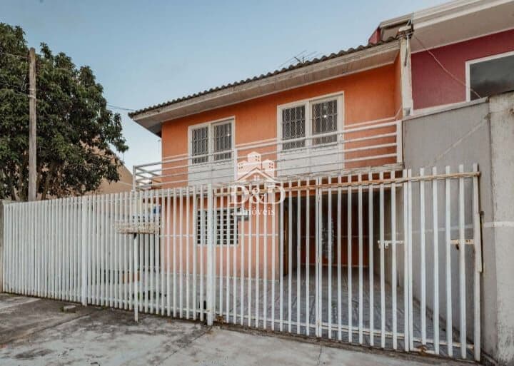 Excelente Sobrado com 4 Quartos no Bairro Sitio Cercado