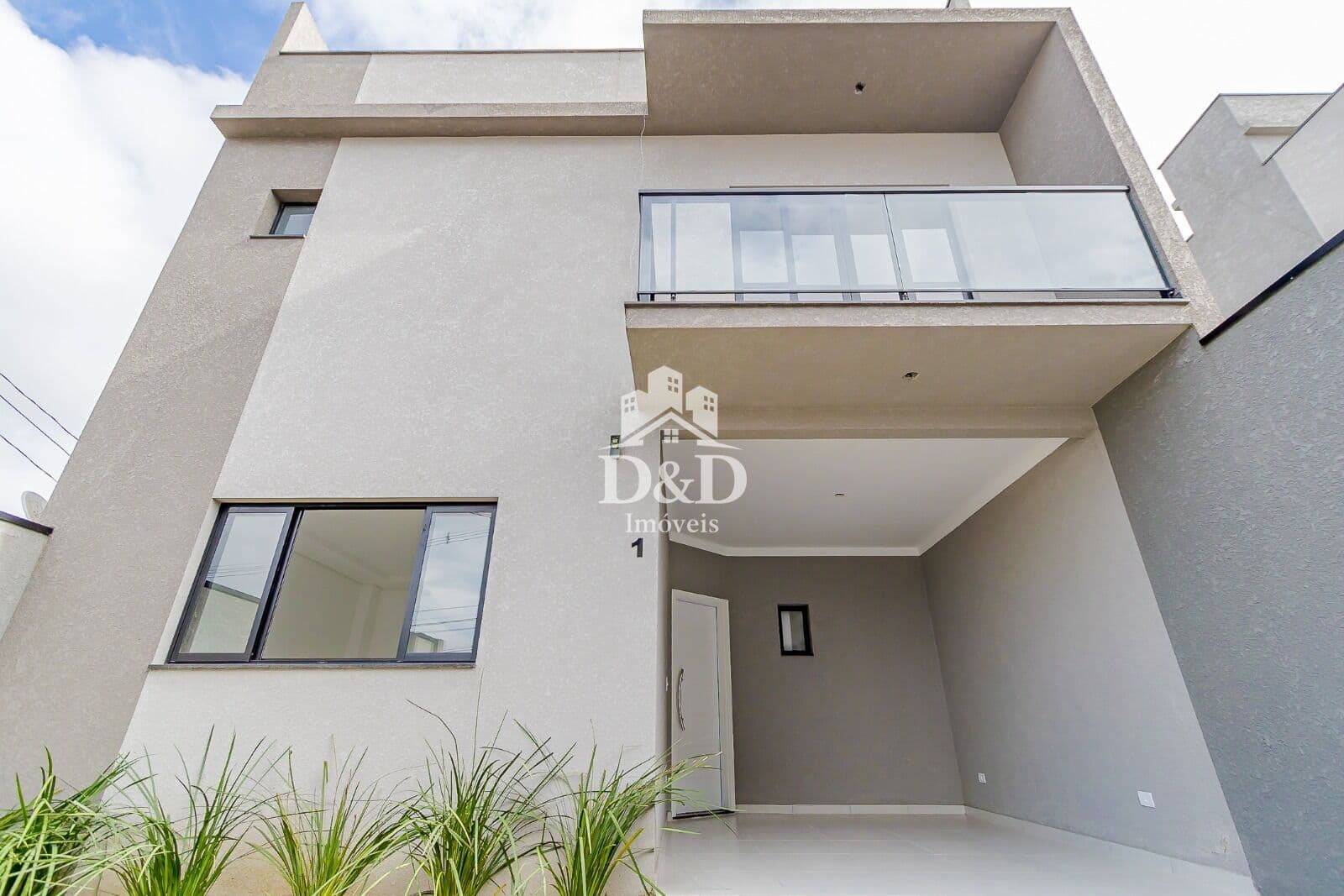 CASA SOBRADO COM 2 TERRAÇOS